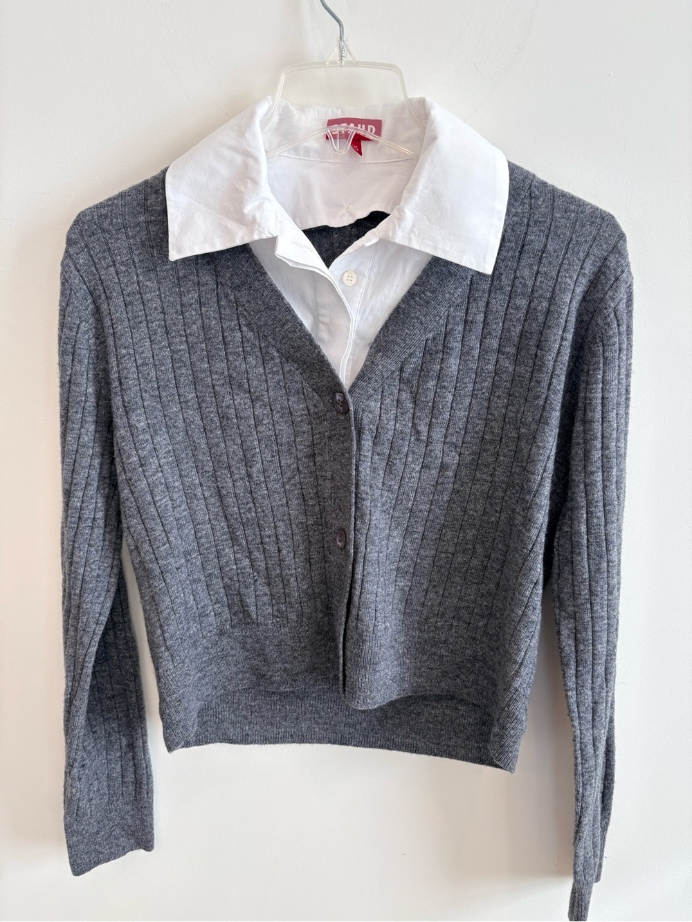 Staub Gray Ribbed V-Neck Cropped Cardigan